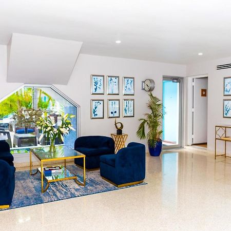 Aqua Hotel & Suites Miami Beach Exterior photo