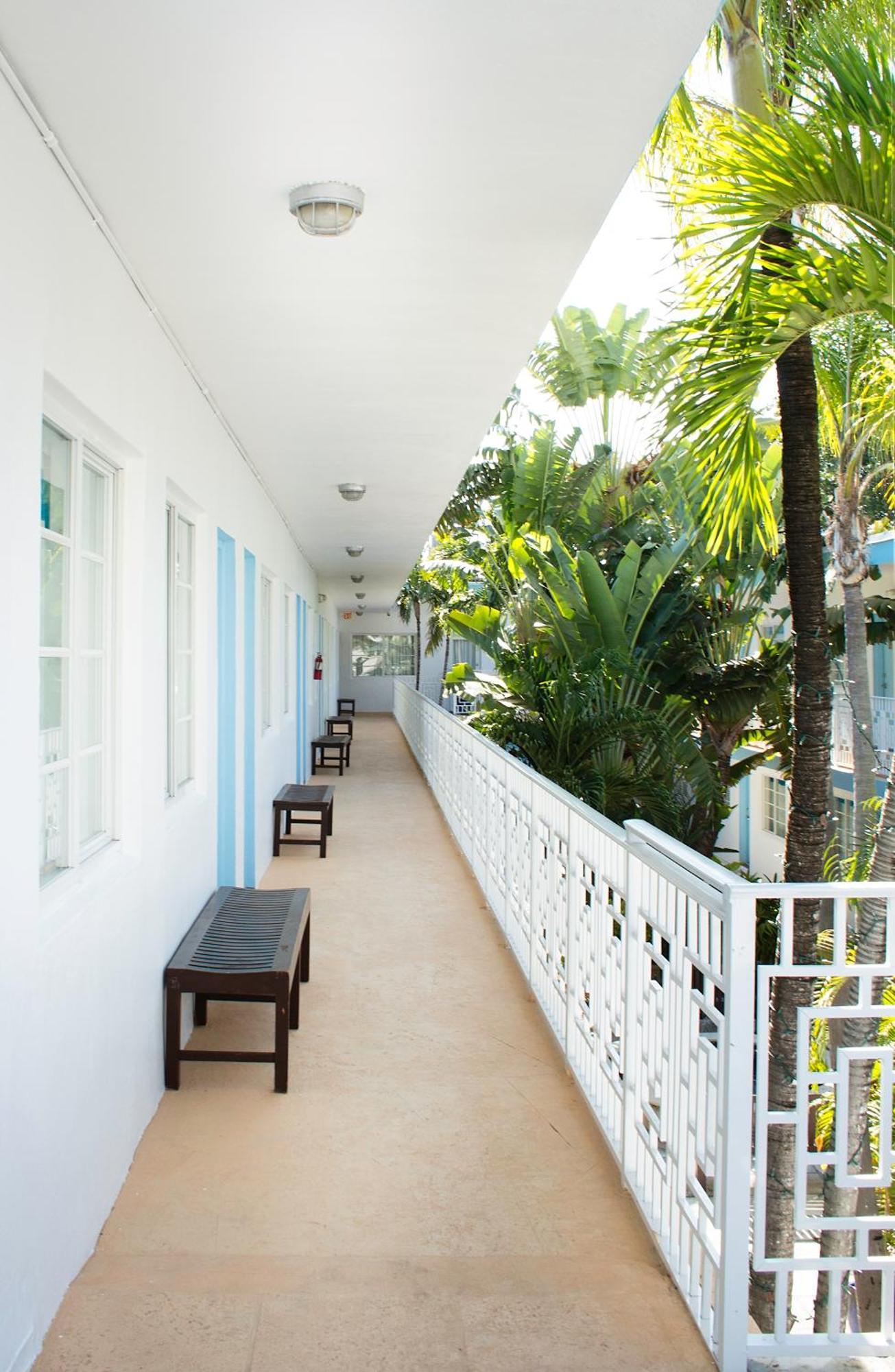 Aqua Hotel & Suites Miami Beach Exterior photo